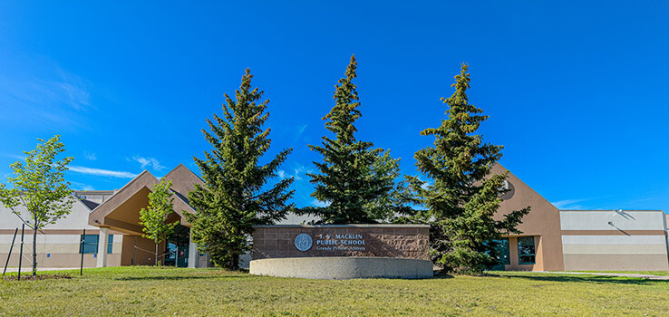 picture of the front of I.V. Macklin School